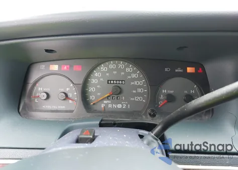 2001 Mercury Grand Marquis Gs z USA, uszkodzony, nr VIN 2MEFM74W01X629717